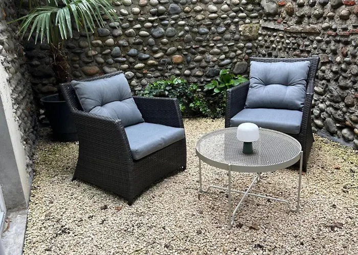 Le Patio : Appartement Chic 3 Chambres Au Coeur De Pau