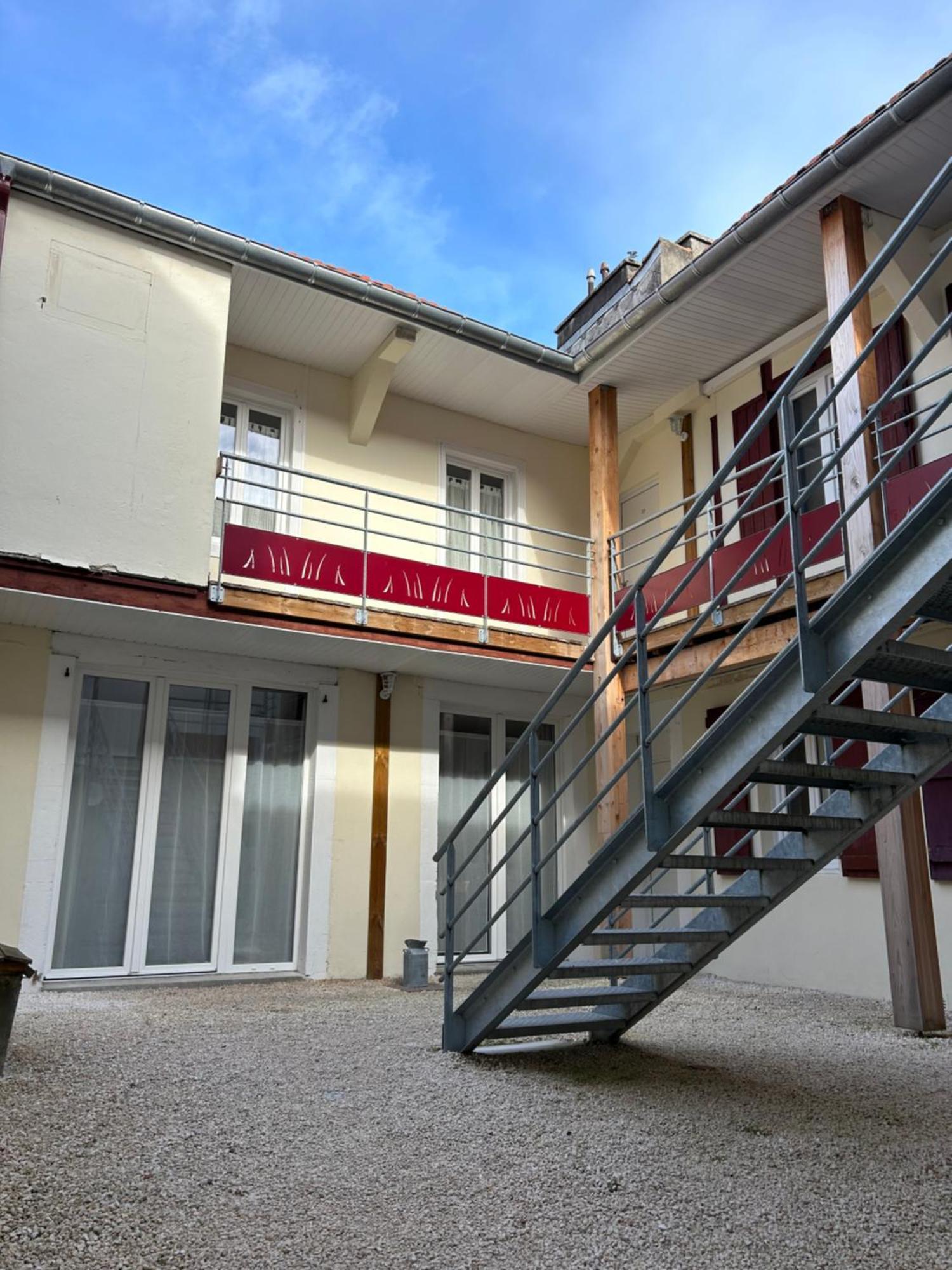 Le Patio : Chic 3 Au Coeur De Pau